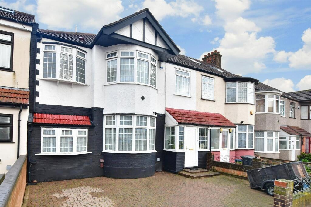 Front view of 8 Ridgeway Gardens
